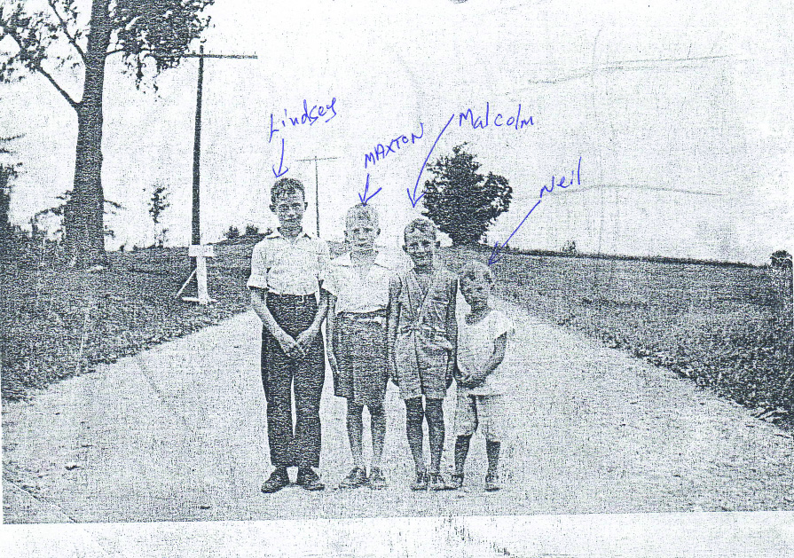 Max and brothers, on the road at the Farm - Austin